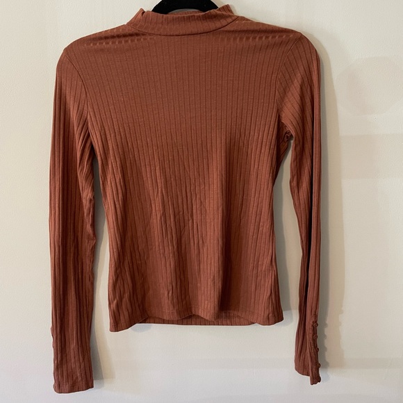 Never worn forever 21 turtle neck will iron before shipping - Picture 1 of 2